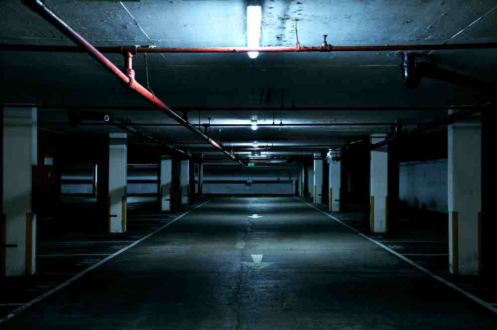 Parking mesto u garazi